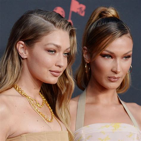 nude gigi hadid|Gigi and Bella Hadid Are Completely Naked in Versaces Latest。